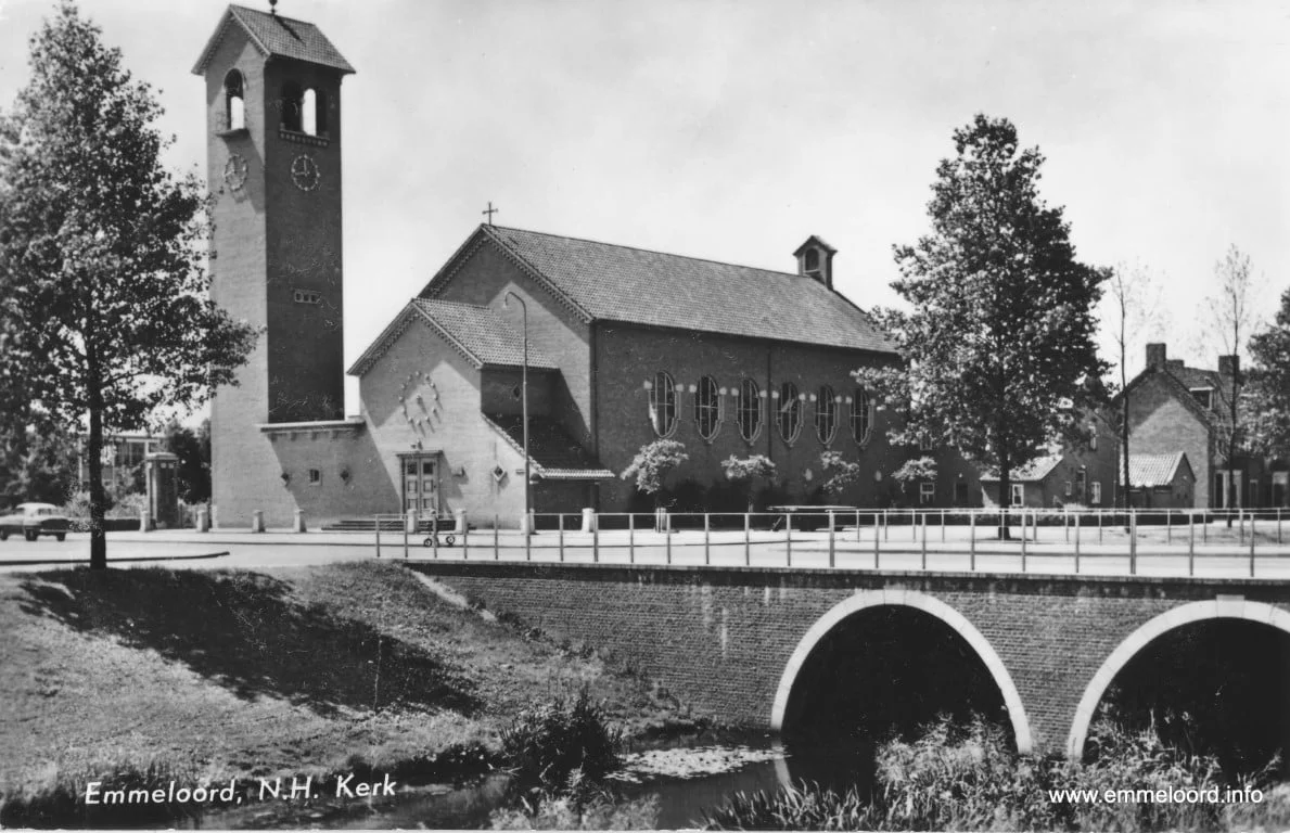 Kerk-Hoeksteen22.jpg Kerk-Hoeksteen22.jpg